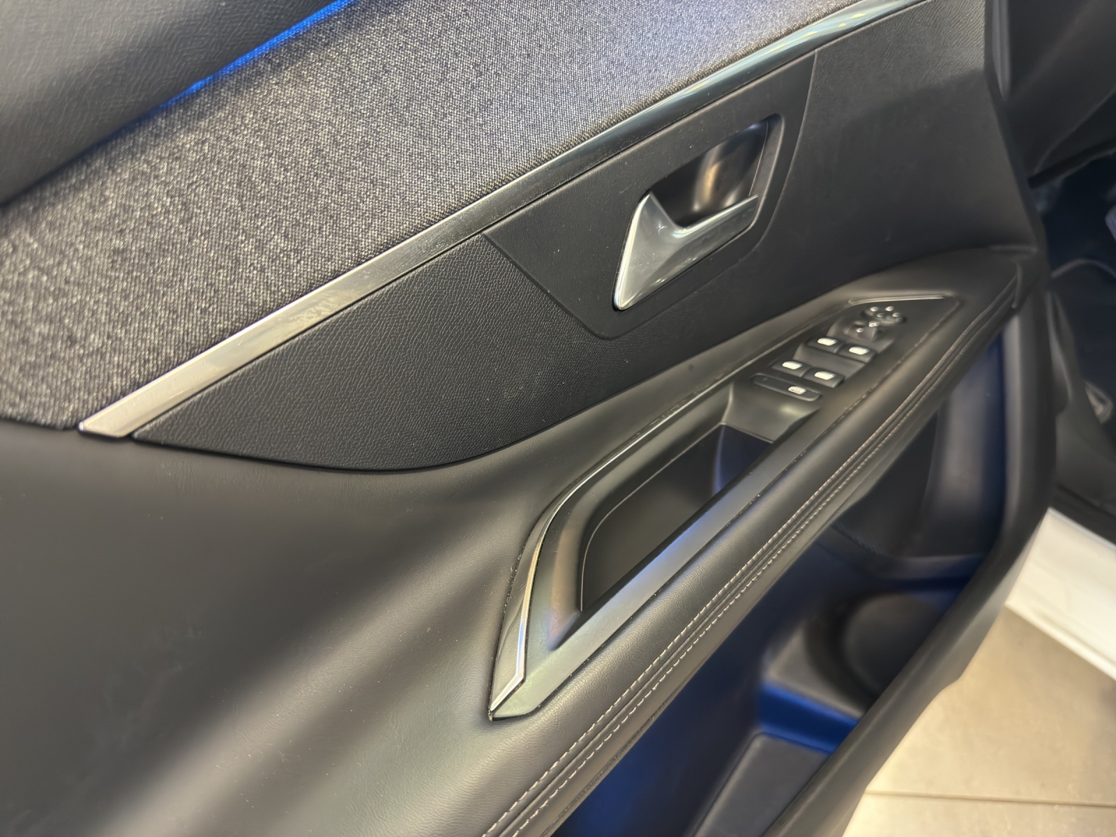 Image PEUGEOT 3008 3008 1.2 PureTech Allure